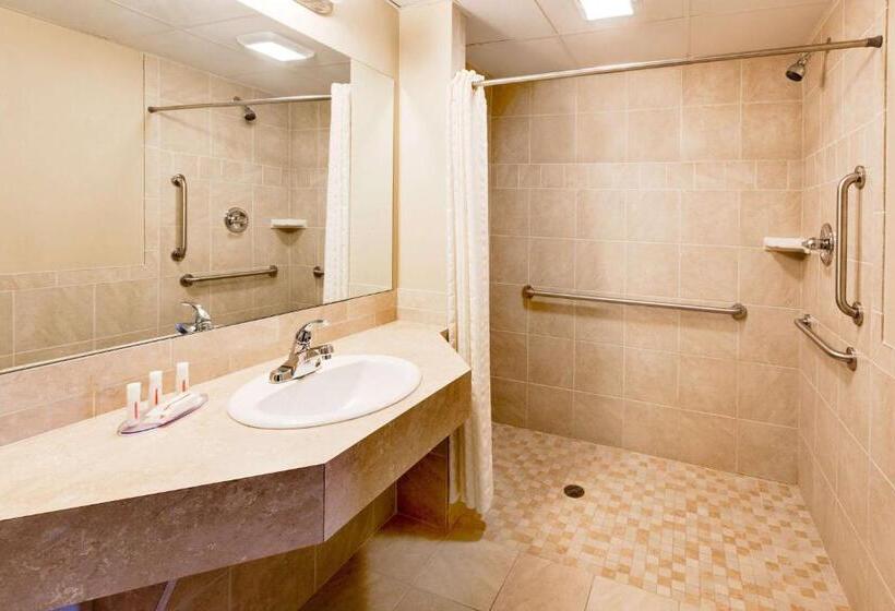 هتل Knights Inn Traverse City