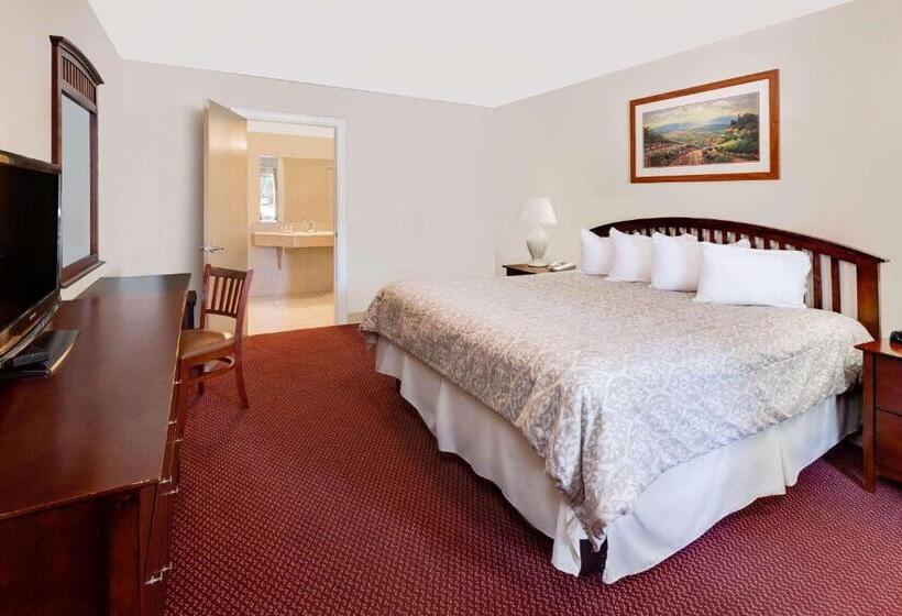 هتل Knights Inn Traverse City