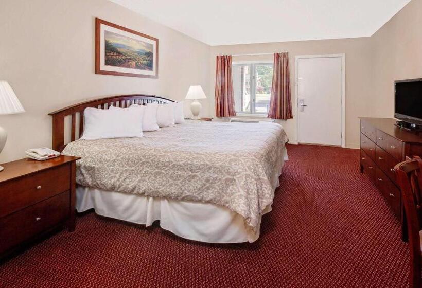 هتل Knights Inn Traverse City