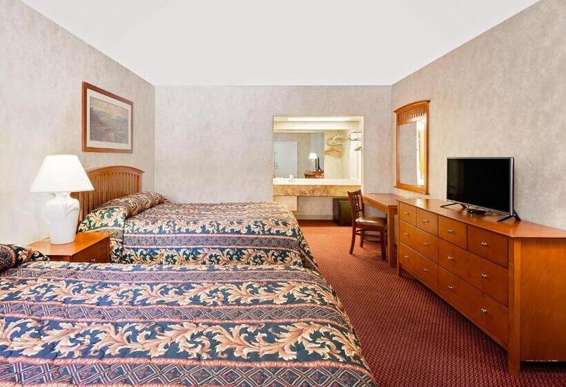 هتل Knights Inn Traverse City