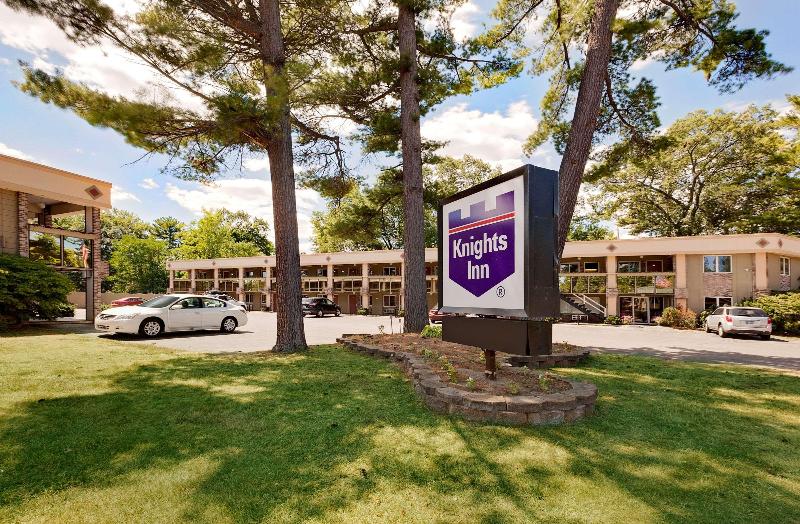 هتل Knights Inn Traverse City