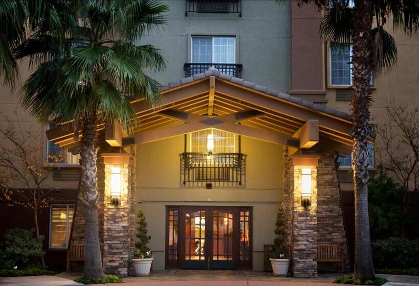 هتل Larkspur Landing Extended Stay Suites Hillsboro