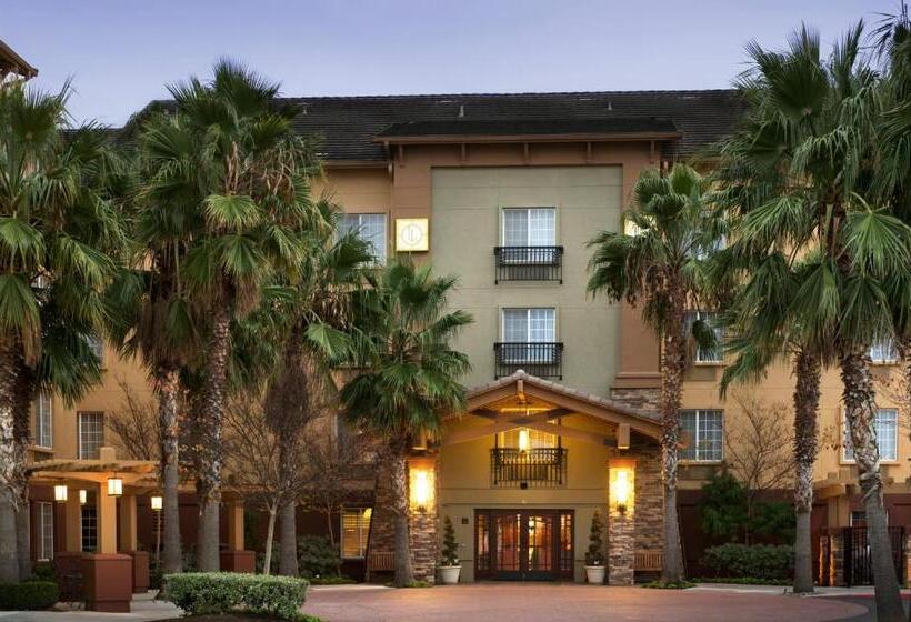 هتل Larkspur Landing Extended Stay Suites Hillsboro