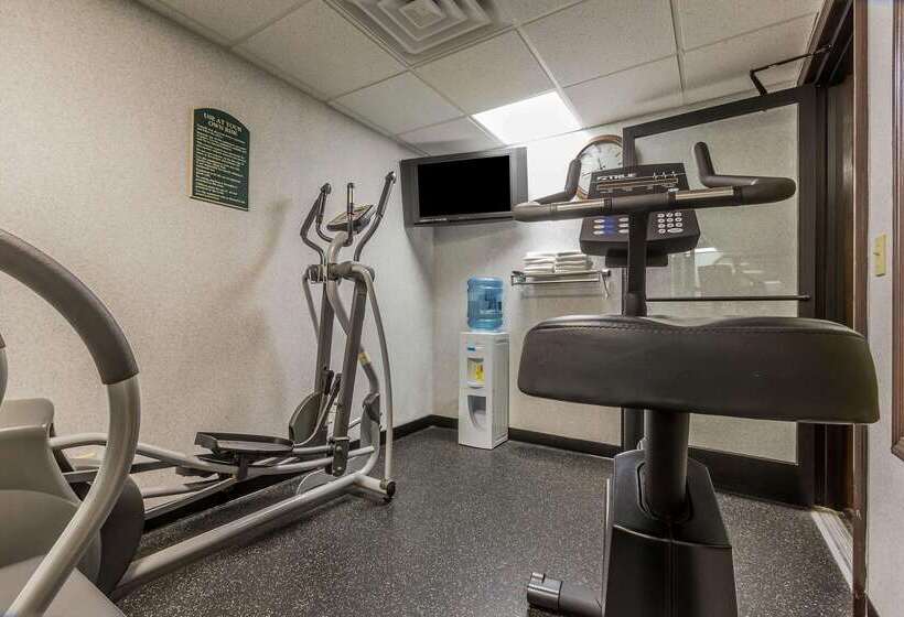 هتل Quality Inn Hyde Park   Poughkeepsie North