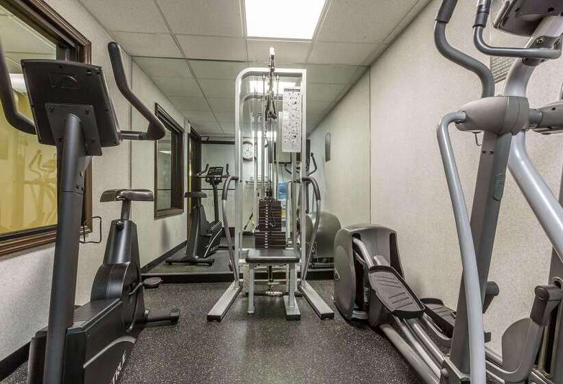 هتل Quality Inn Hyde Park   Poughkeepsie North