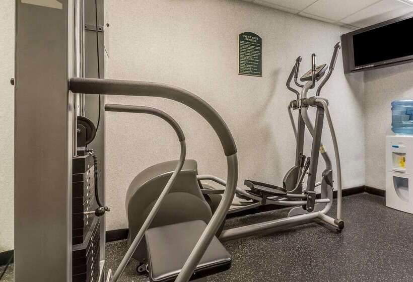 هتل Quality Inn Hyde Park   Poughkeepsie North