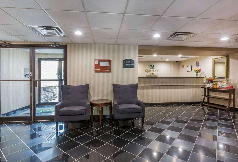 هتل Quality Inn Hyde Park   Poughkeepsie North