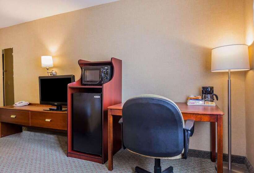 هتل Quality Inn Hyde Park   Poughkeepsie North