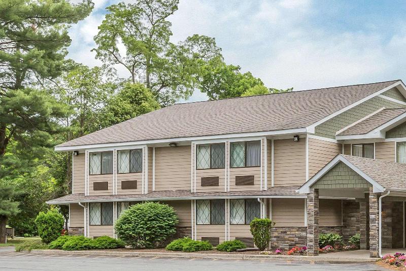 هتل Quality Inn Hyde Park   Poughkeepsie North