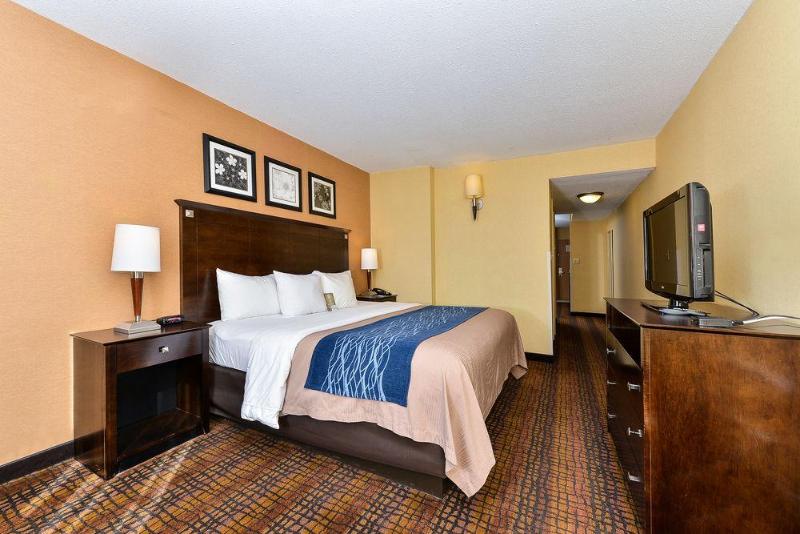 ホテル Quality Suites Tinton Falls
