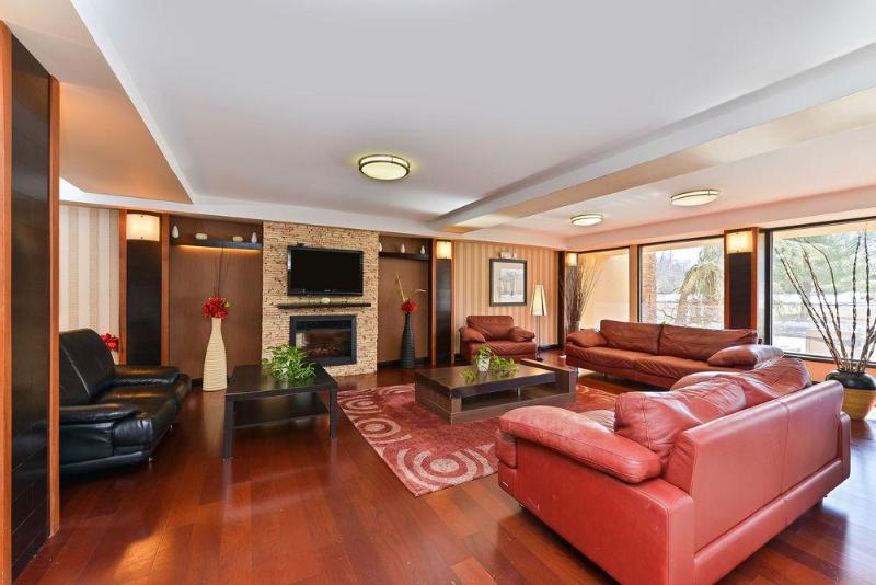 ホテル Quality Suites Tinton Falls