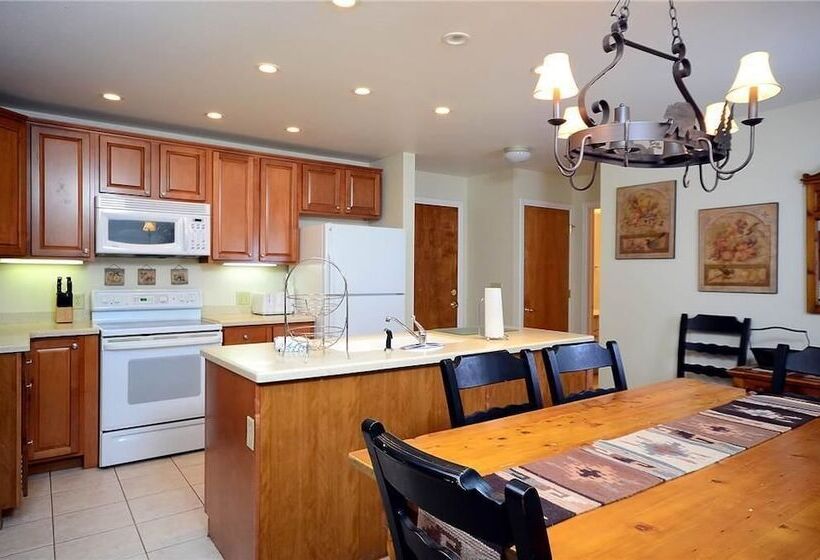 هتل Scandinavian Lodge And Condominiums By Pioneer Ridge Mgmt