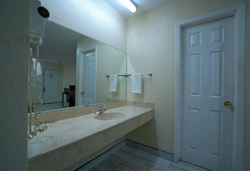 هتل Texas Inn San Benito Near Harlingen