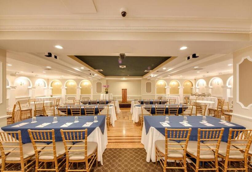 Fotos del hotel The Andrew Hotel:  47