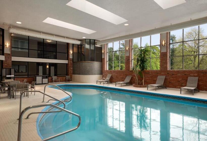 The Clover Hotel, Ascend Hotel Collection