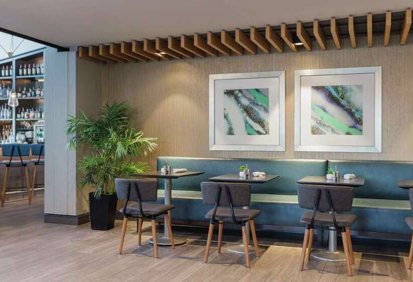 هتل Trilogy Albany Airport, Tapestry Collection By Hilton