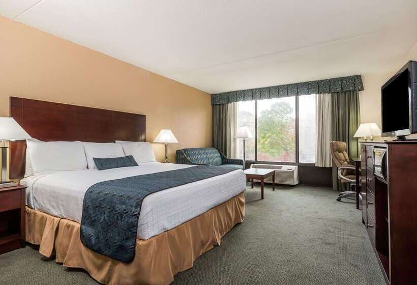 Отель Wyndham Garden Williamsburg Busch Gardens Area