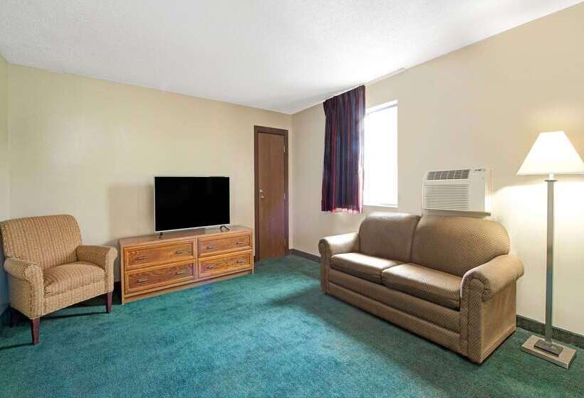 Motel Super 8 By Wyndham Eureka/six Flags Nearby