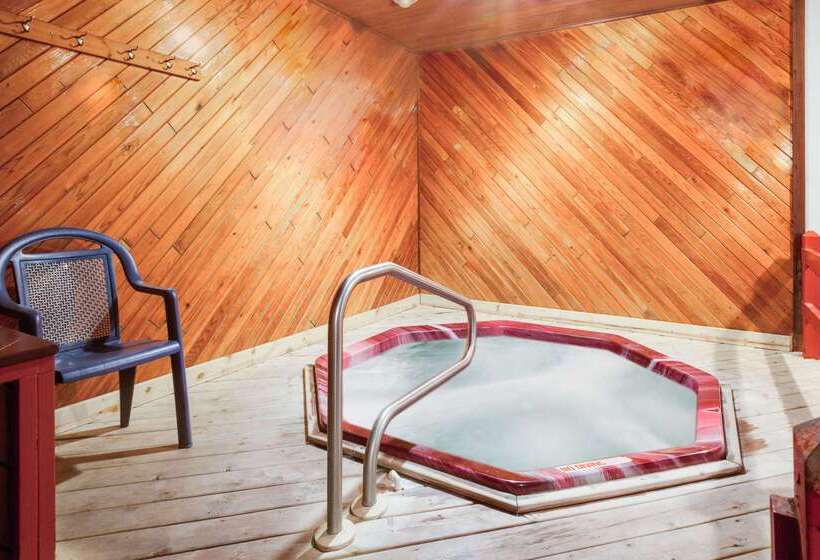 مُتل Super 8 Beachfront By Wyndham Mackinaw City, Mi