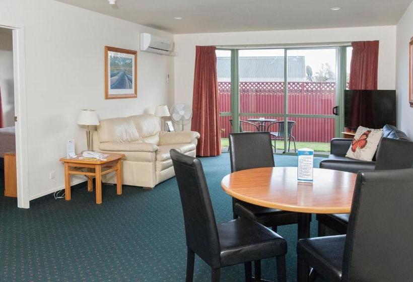 בית מלון כפרי Asure Ashley Motor Lodge