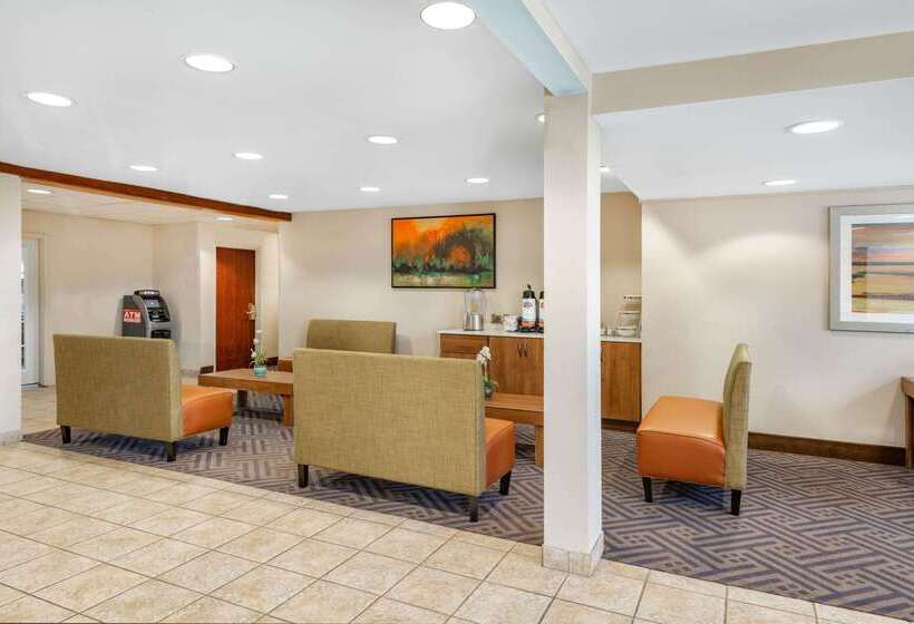 هتل Baymont By Wyndham Farmington