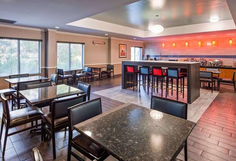 هتل Best Western Airport Inn & Suites