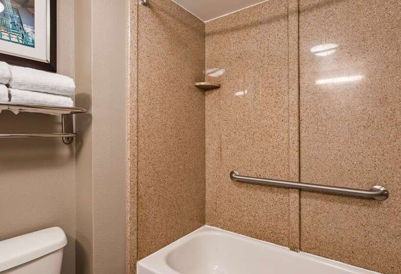 هتل Best Western Airport Inn & Suites