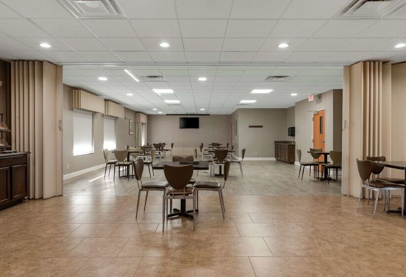هتل Best Western Plus Brunswick Inn & Suites