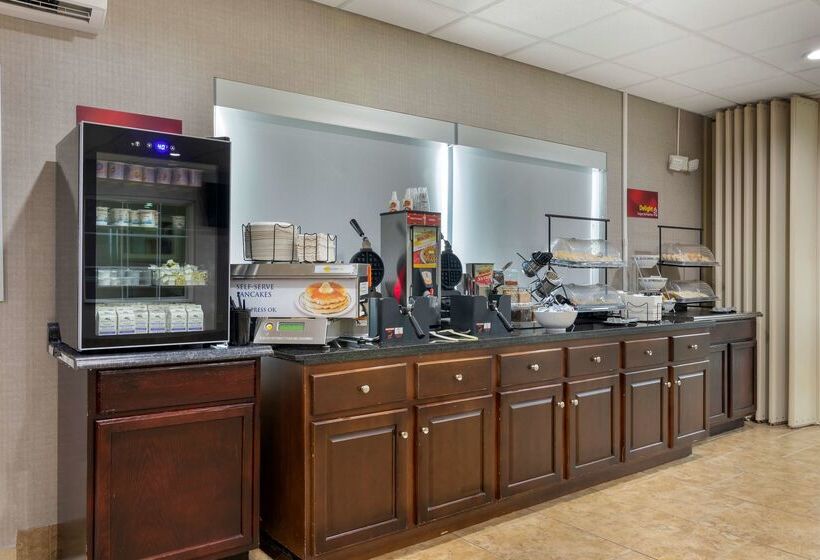 هتل Best Western Plus Brunswick Inn & Suites