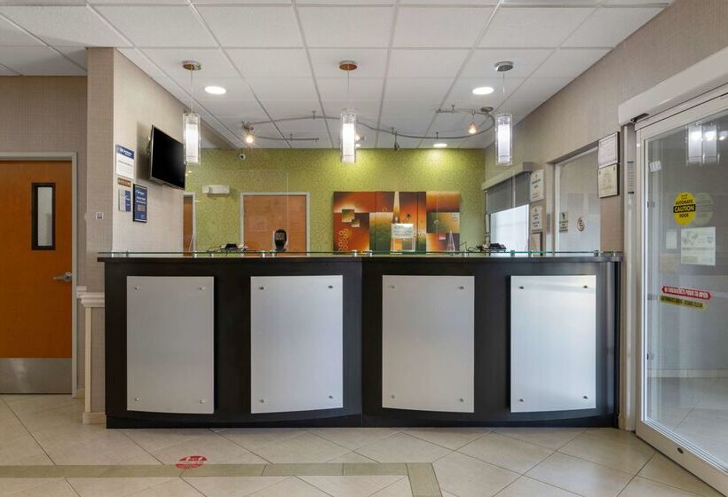 هتل Best Western Plus Brunswick Inn & Suites