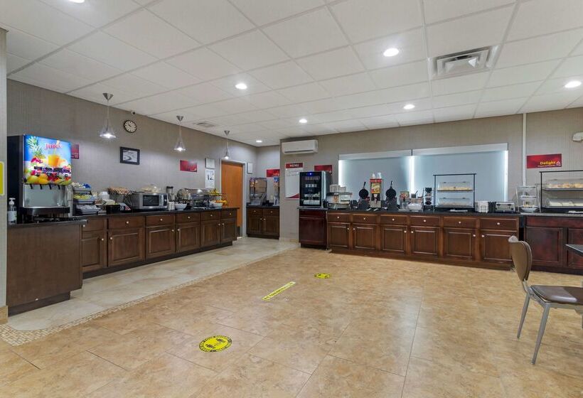 هتل Best Western Plus Brunswick Inn & Suites