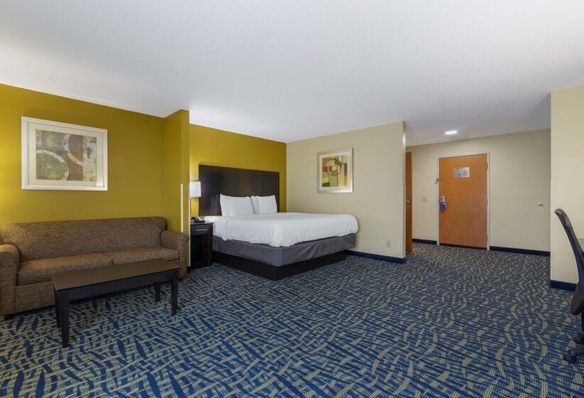 هتل Best Western Plus Brunswick Inn & Suites