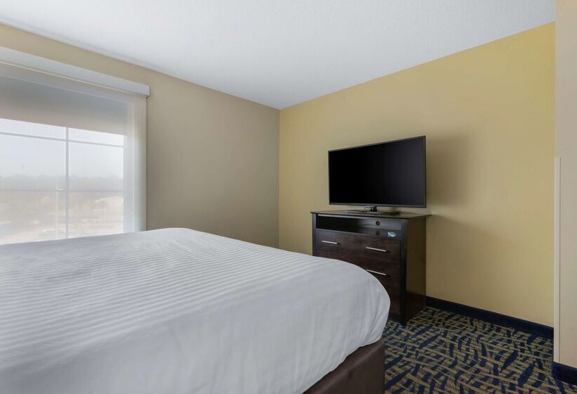 هتل Best Western Plus Brunswick Inn & Suites