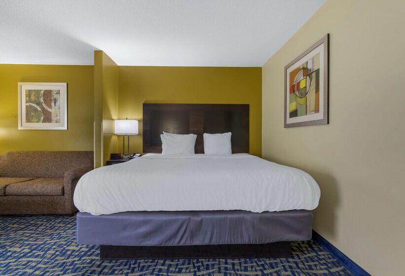 هتل Best Western Plus Brunswick Inn & Suites
