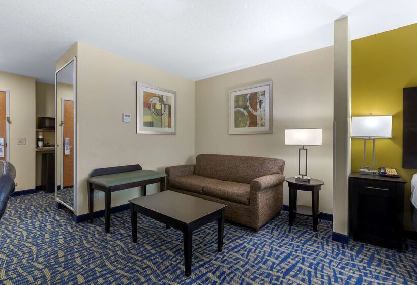هتل Best Western Plus Brunswick Inn & Suites