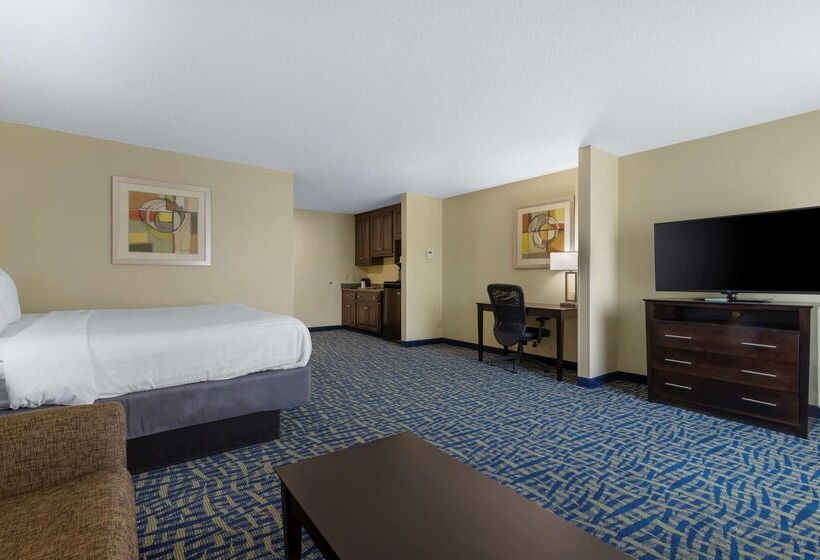 هتل Best Western Plus Brunswick Inn & Suites