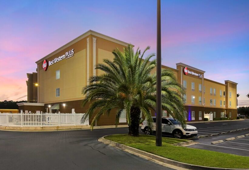 هتل Best Western Plus Brunswick Inn & Suites