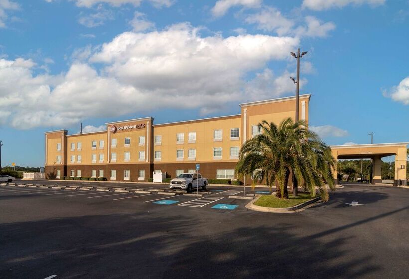 هتل Best Western Plus Brunswick Inn & Suites