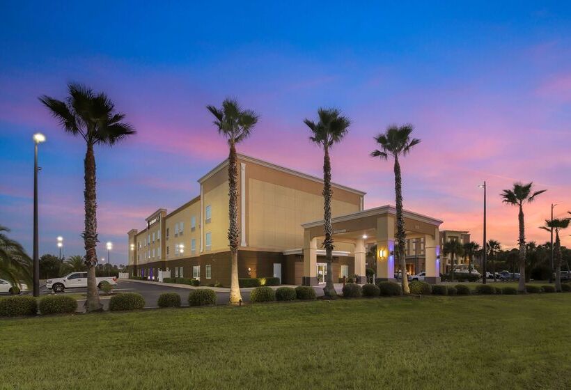 هتل Best Western Plus Brunswick Inn & Suites