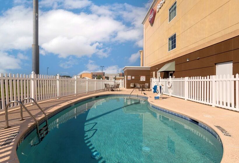 هتل Best Western Plus Brunswick Inn & Suites
