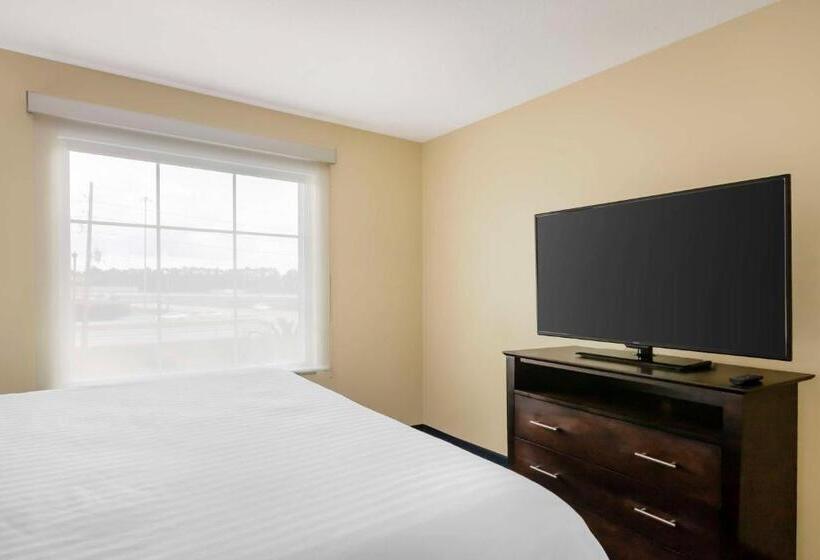هتل Best Western Plus Brunswick Inn & Suites