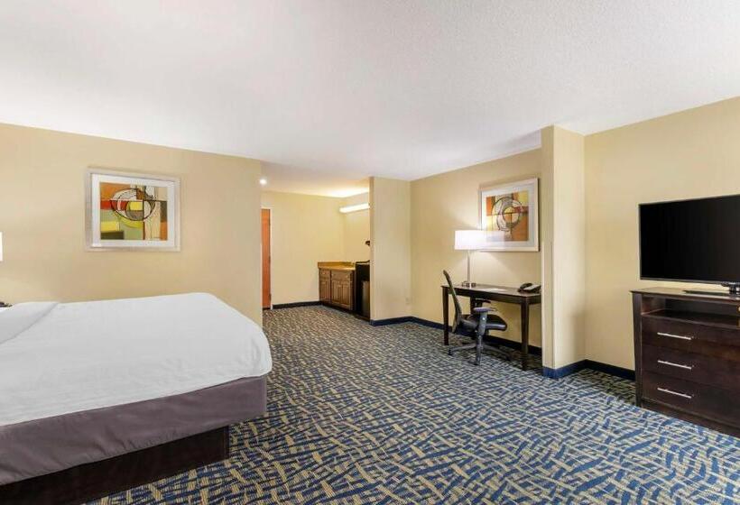 هتل Best Western Plus Brunswick Inn And Suites