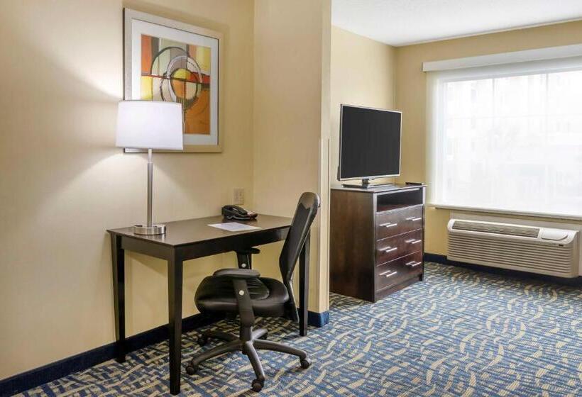 هتل Best Western Plus Brunswick Inn And Suites