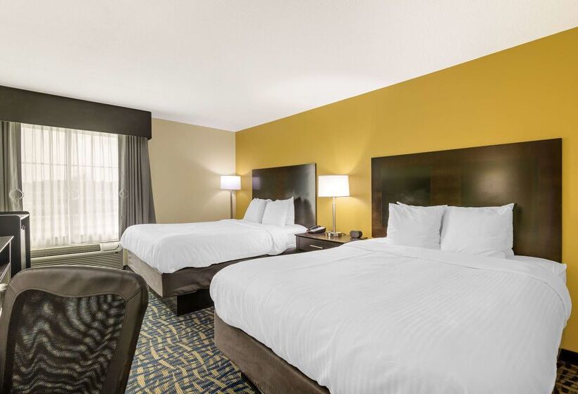 هتل Best Western Plus Brunswick Inn & Suites