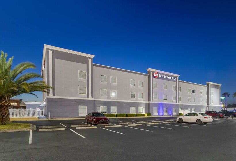 هتل Best Western Plus Brunswick Inn & Suites