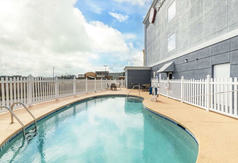 هتل Best Western Plus Brunswick Inn & Suites