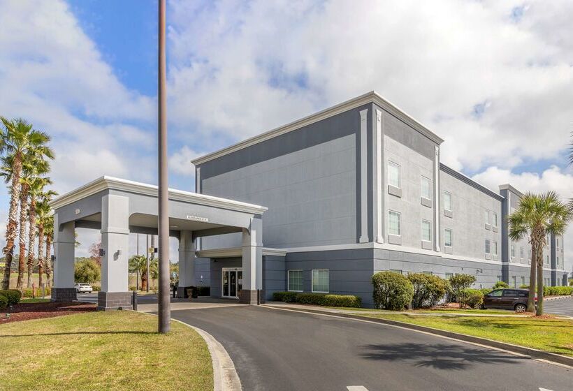هتل Best Western Plus Brunswick Inn & Suites