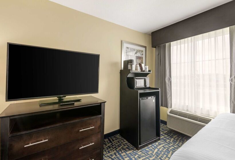 هتل Best Western Plus Brunswick Inn & Suites