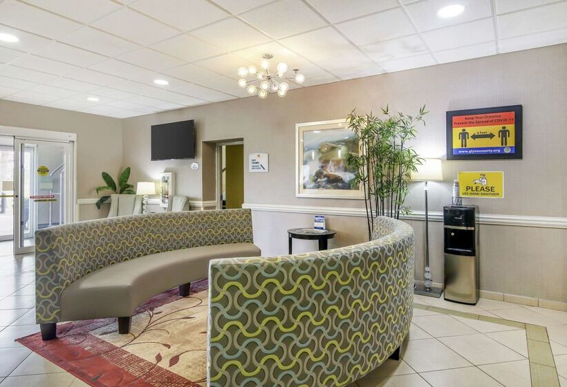 هتل Best Western Plus Brunswick Inn & Suites