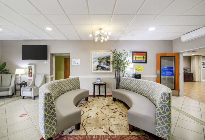هتل Best Western Plus Brunswick Inn & Suites